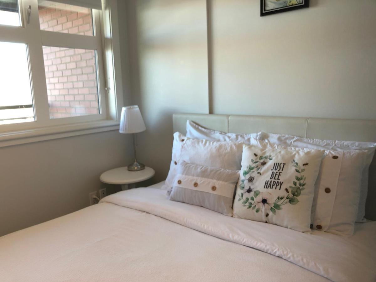 Amicable, Cozy, High Speed Internet, Sleeps 2 Riverview Downtown Apartment Calgary Extérieur photo